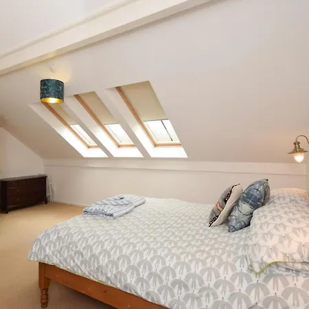 3 Bed In 93041 *