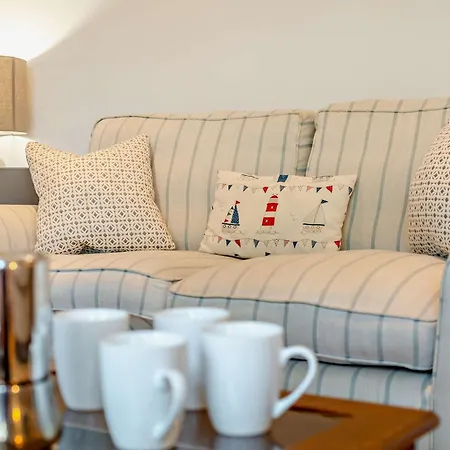 3 Bed In 93041 Holiday home